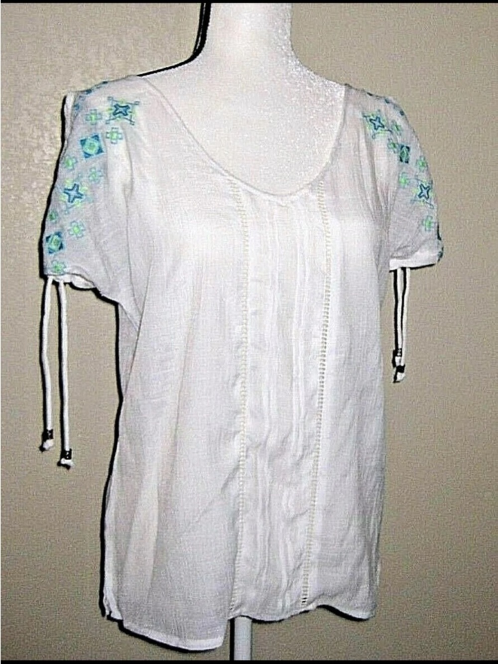 Maurices White V-Neck Short Sleeve Top with Turquoise & Green Embroidery